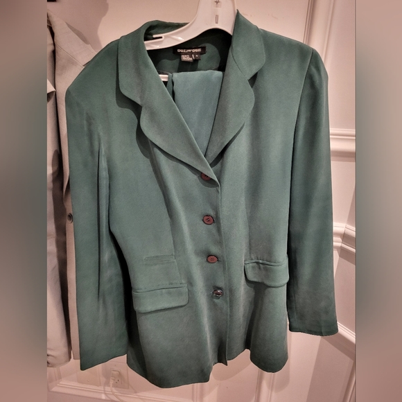 Silk suits - Picture 2 of 4